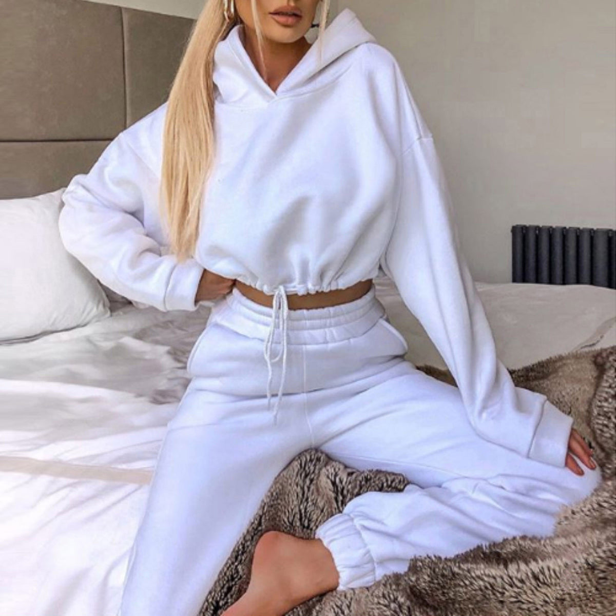 Stylish Women's 2-Piece Jogging Suit: Sexy Long Sleeve Hoodie & Comfortable Tracksuit for Fitness and Leisure